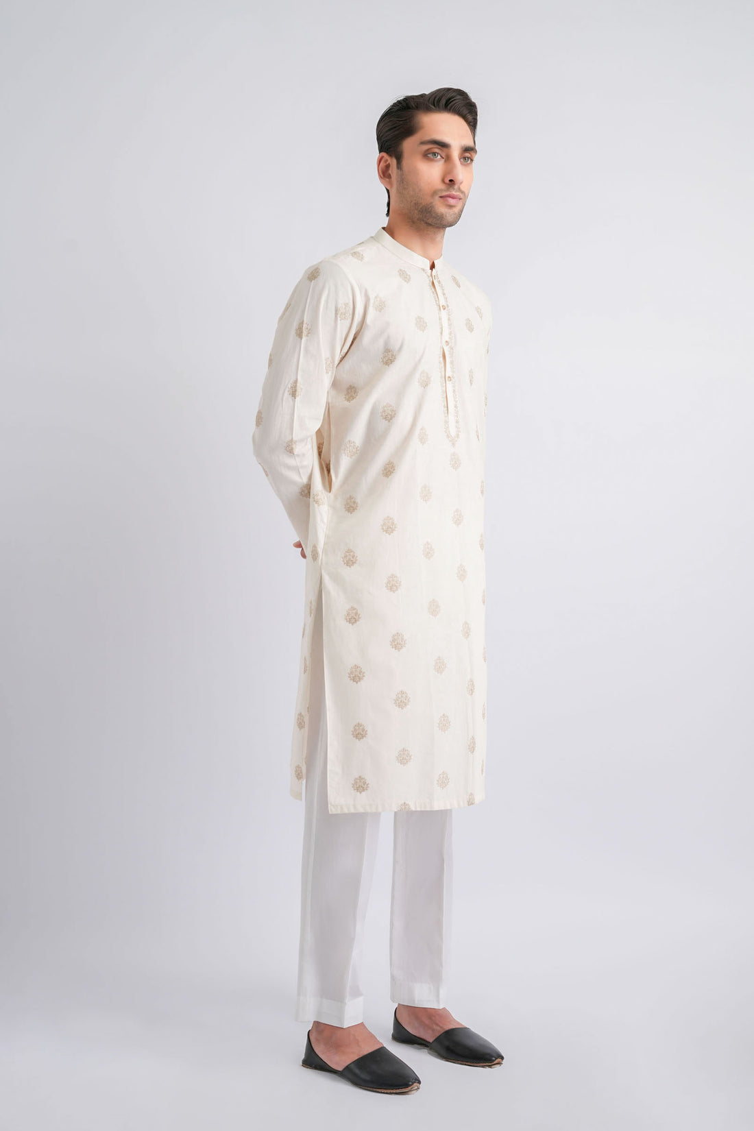 EMBROIDERED-KURTA-O-WHITE