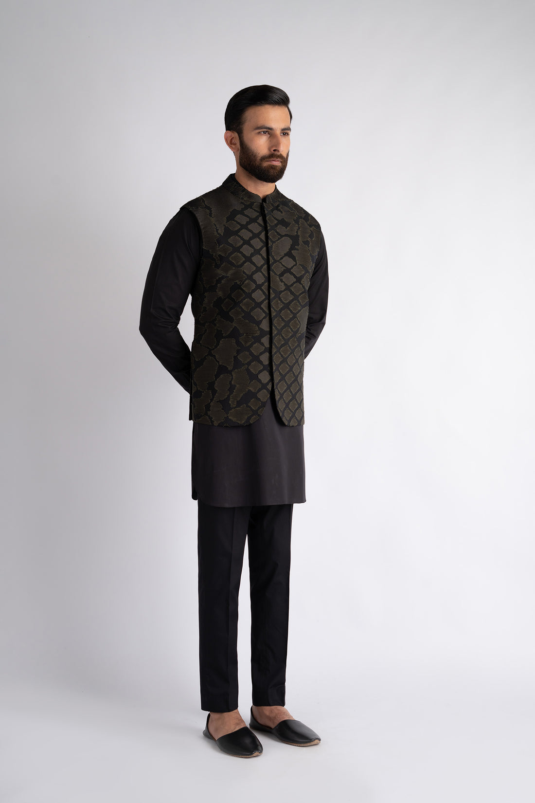 EMBROIDERED-WAISTCOAT-BLAK-GRN
