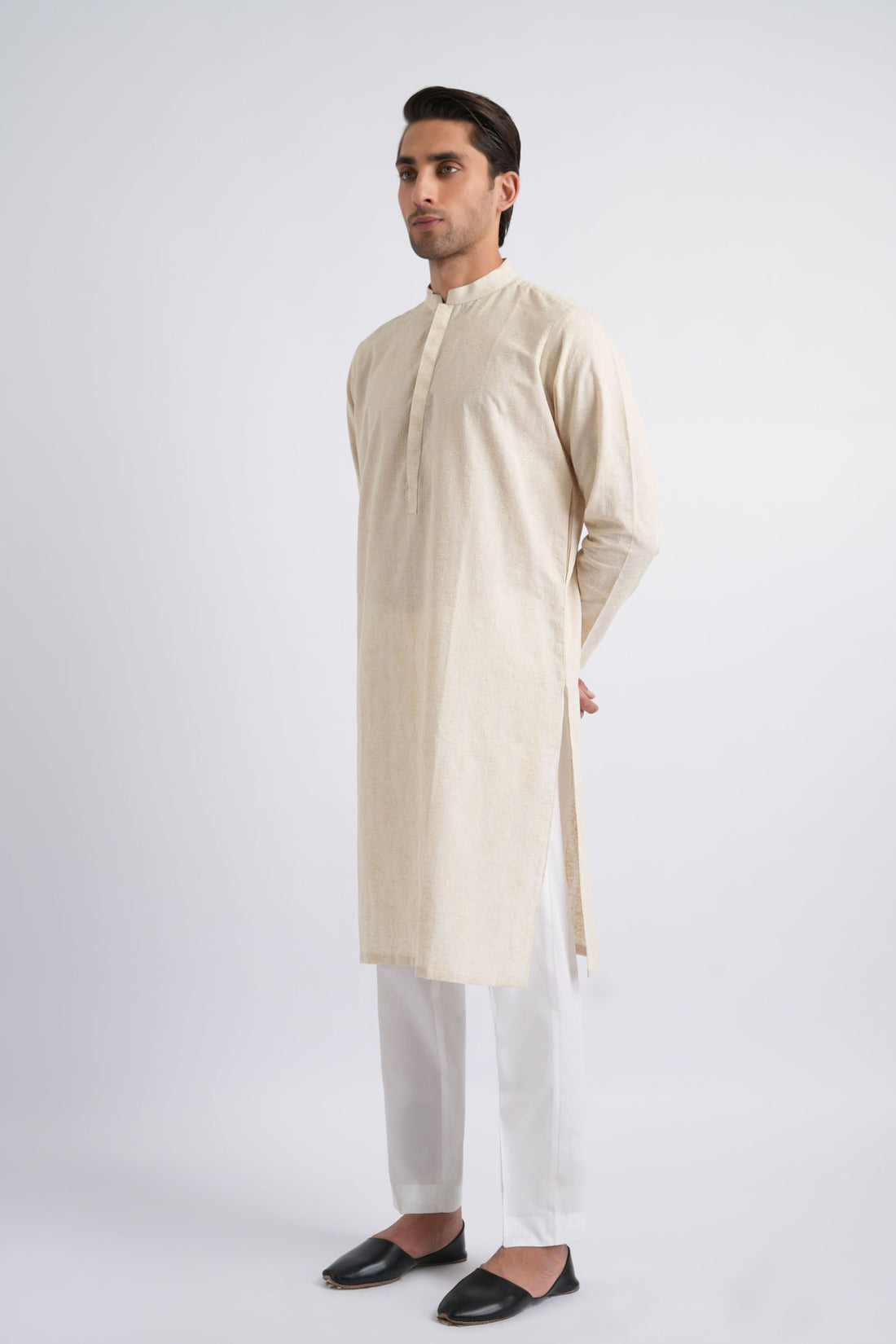 EMBROIDERED-KURTA-O-WHITE