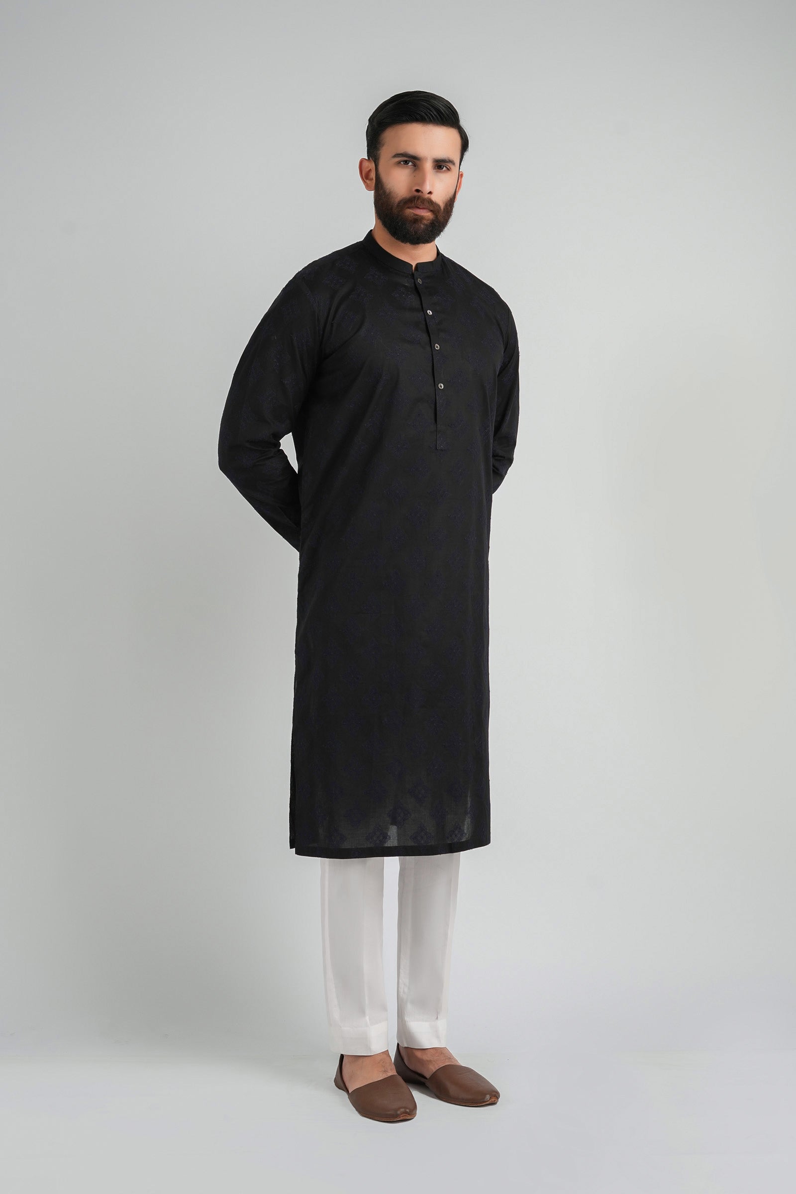 EMBROIDERED-KURTA-BLACK EMBROIDERED KURTA