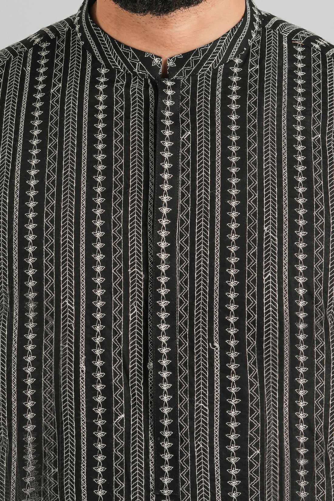 EMBROIDERED-KURTA-BLAK-WHT