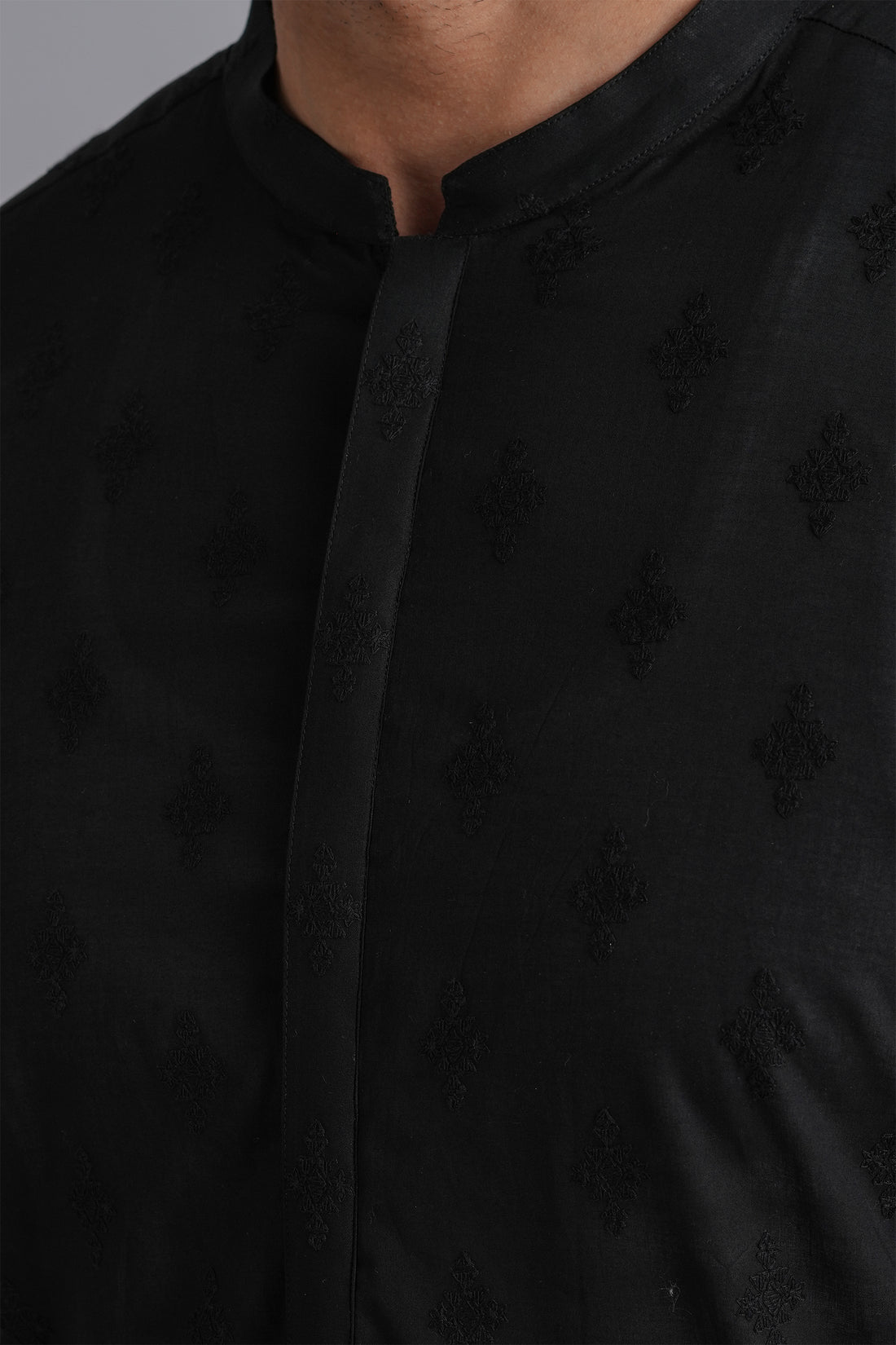 EMBROIDERED-KURTA-BLACK